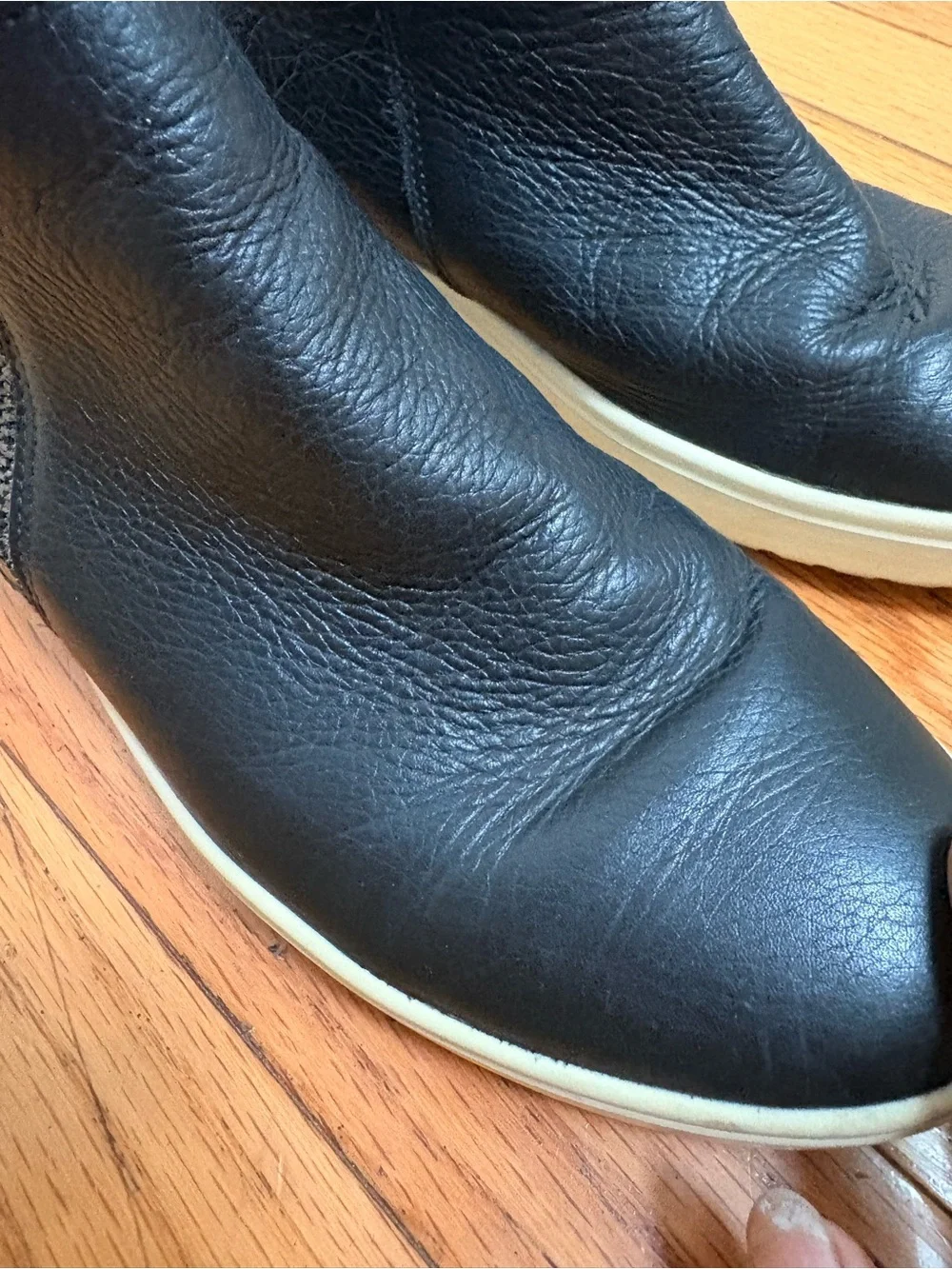 Ecco Black Leather Chukka Boots with White Sole